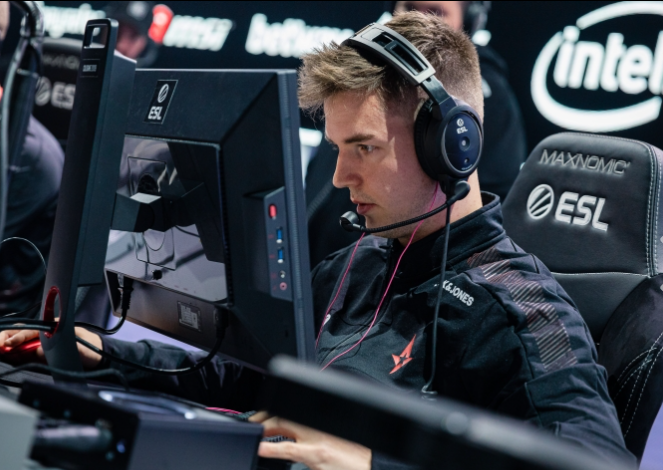 队时更具底 队时更具底