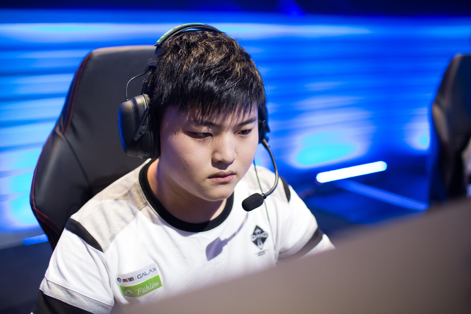 豪门的目光 豪门的目光