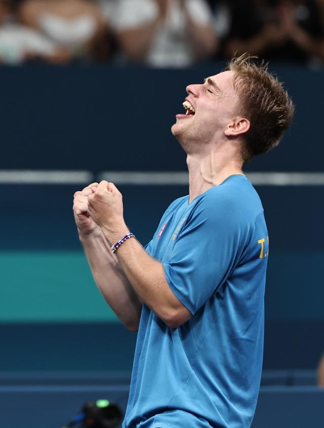 他毫不掩饰 他毫不掩饰