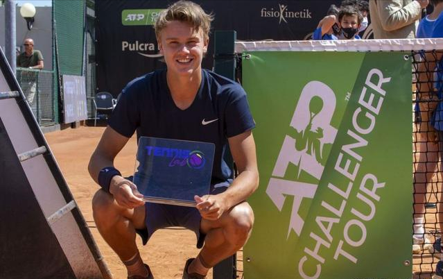 赛场上表现 赛场上表现